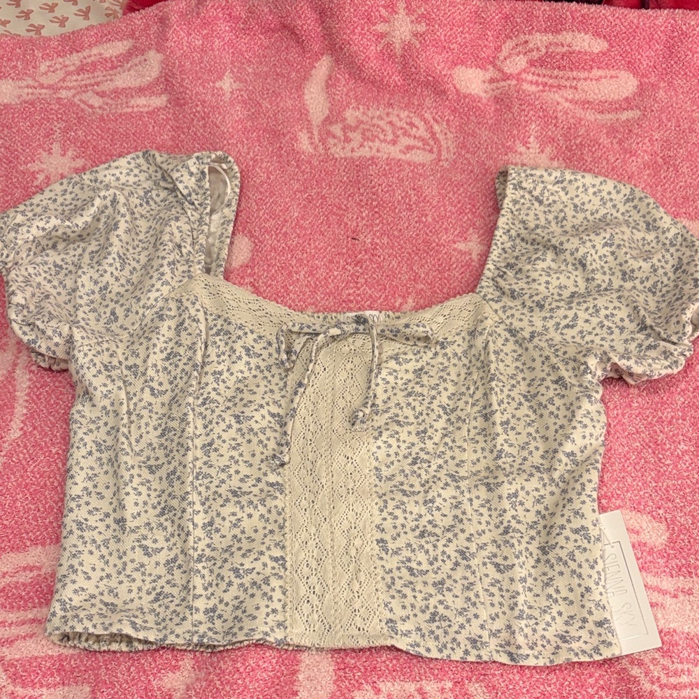 NWT Floral Lace-Trimmed Puff Sleeve Top
